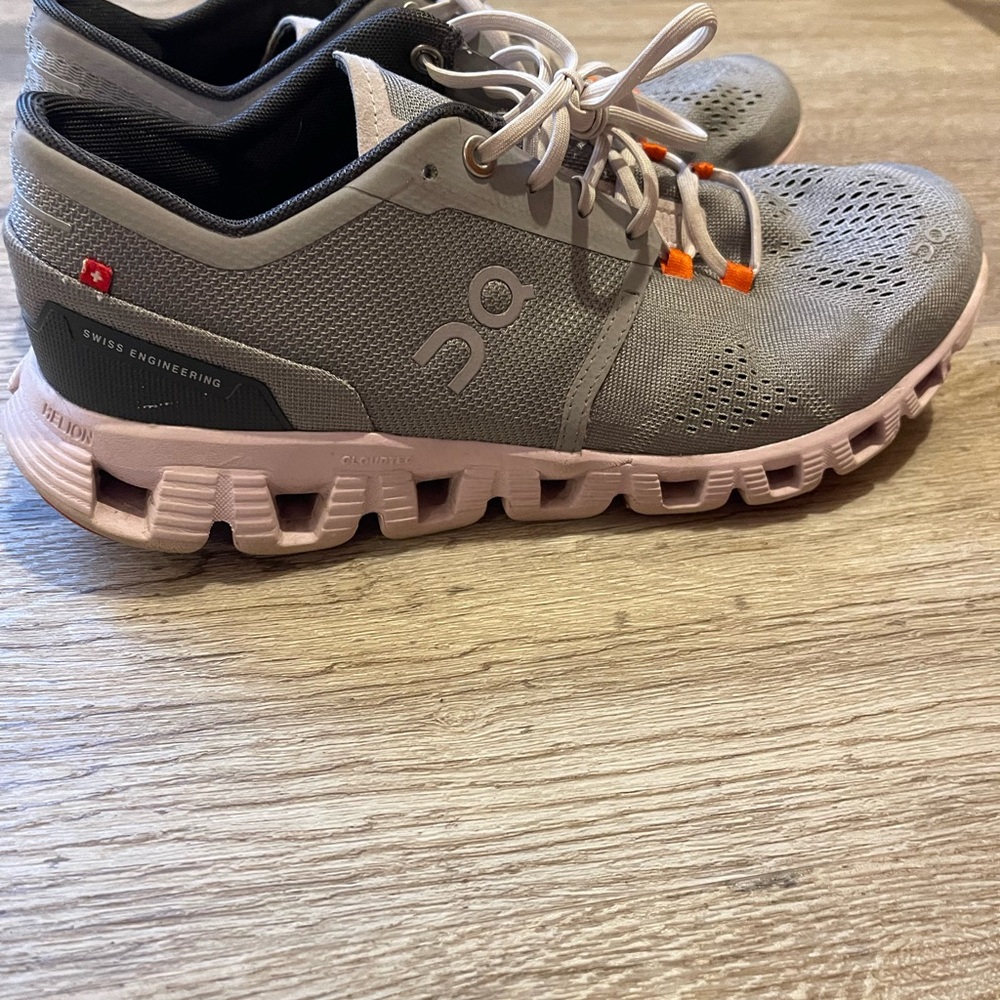 On Running Gray Sneakers with Orange Insole